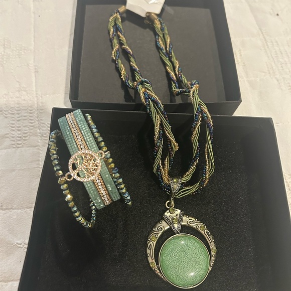 Green Pendant Necklace and Bracelet Set - Picture 1 of 4